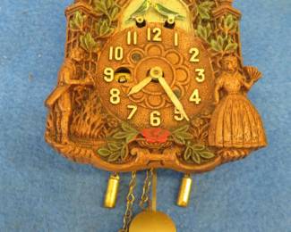 Lot 172. Vintage Keebler Lovebird pendulette clock. Untested