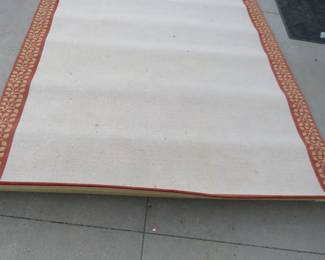 Lot 392. 112" x 72" rug in VGC