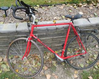 Lot 423. Trek 400 bicycle. This will need a little attention to be rider-ready.