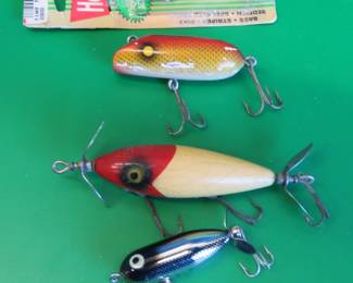 Lot 82. Vintage wooden Paw Paw Old Faithful #9400, 2 Heddon Tiny Torpedo( one is NIP) and a vintage wooden South Bend NIP-I-Diddee
