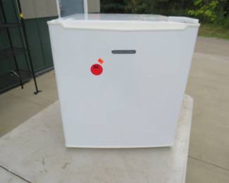 Lot 368. Proctor-Silex dorm room refrigerator