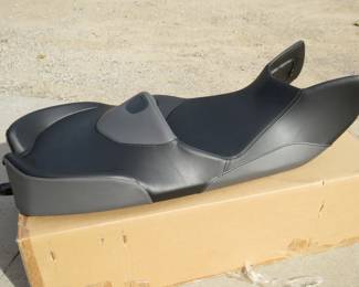 Lot 389. NIB Spyder RT 3-wheel motorcycle seat