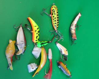 Lot 84. Bag O' Baits: Dyni-mite by Paul Bunyon. Tadpolly. Jointed Canadian Wiggler. Thin Fish Sinker. Heddon Baby Torpedo and Tiny Torpedo. And more.
