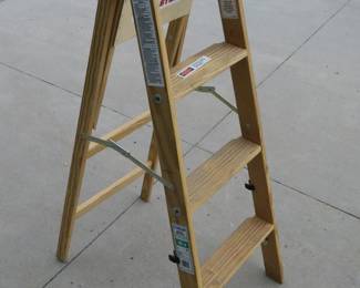 Lot 393. Keller Model W-4 4' step ladder