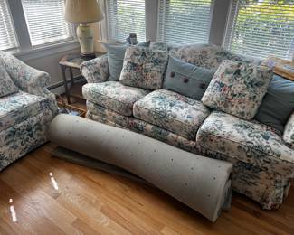 lovely Floral Couches Clayton Marcus w/pull out bed