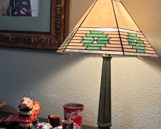 Southwest motif table lamp