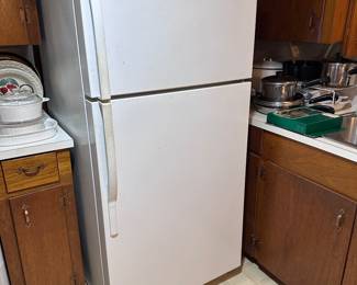 Refrigerator 
