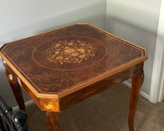Poker table - has 4 matching chairs