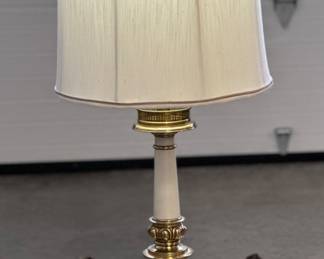 Vintage Stieffel Lamp in excellent Condition. 