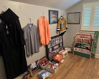 Various selection of UT, Titans and Preds Items. Very unique vintage UT collector cards on full sheets(never cut) Hatch Show Prints