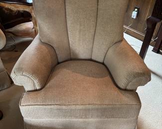 $80. Disque Furniture swivel hair 35"w x 24"d x 36"h.