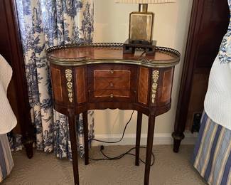 $280. A mahogany kidney shaped Antique side table. 21.5 inches wide by 9.75 inches deep by 27.25 inches high.