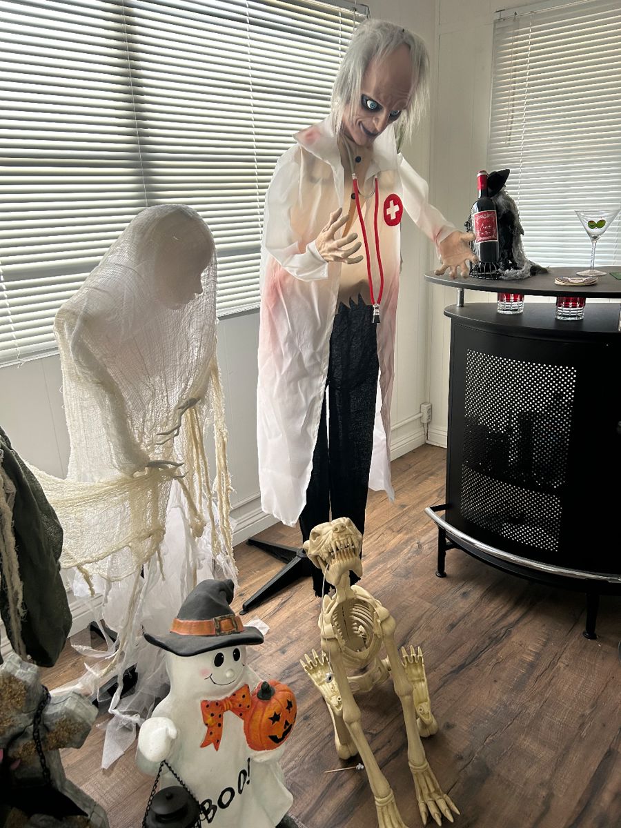 Fantastic Halloween animatronics. Be sure to visit the Holiday room. 