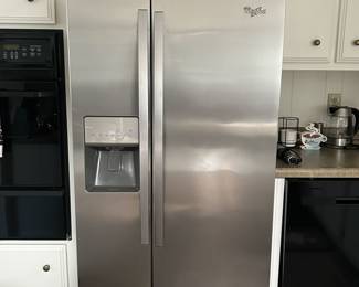Whirlpool refrigerator. Ice cold. 