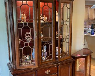 Lighted China cabinet Excellent condition