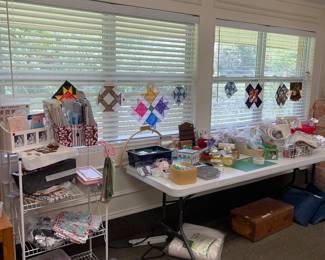 Sewing accessories, quilt squares, quilt tops