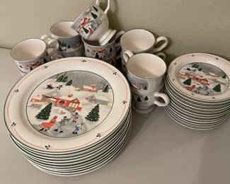 Lovely set of Christmas dishes
