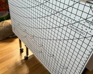 Folding craft quilt table on wheels