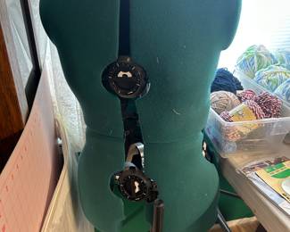 Adjustable dress form