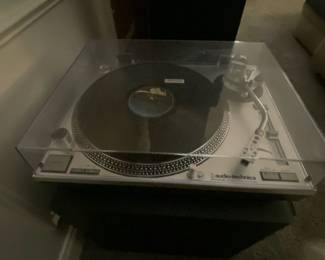 Audio Technica Turntable - AT-LP120- USB $ 290.00