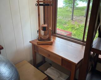 Hand-crafted cherry accent table; Vintage Habitant lamp