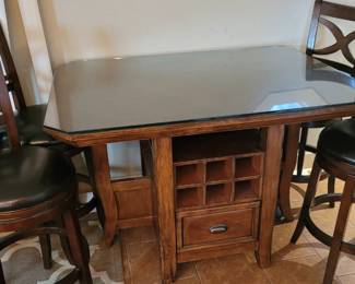 Bistro Table w/4 Swivel Chairs