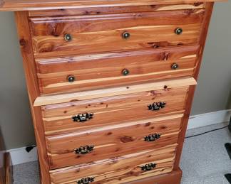 5 Drawer Cedar Chest
