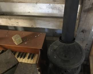 14 cast iron stove, toy piano