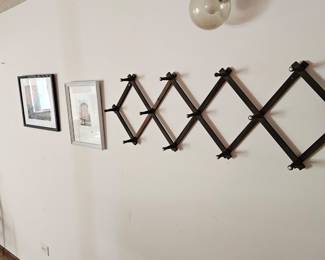 405. Wall art, rack 