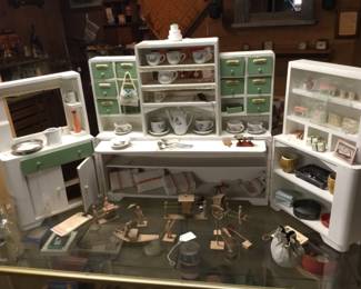 154. kitchen set with accessories.