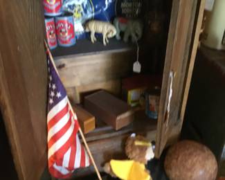 372. Toys, cabinets 