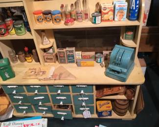 386. Toy storefront, accessories 