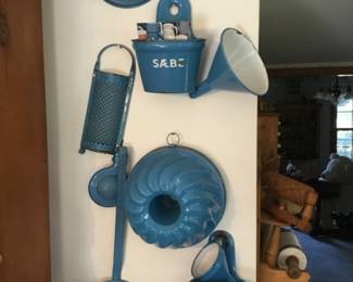 337. kitchenware set. For use or display 