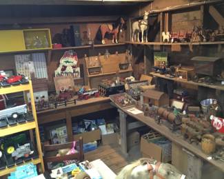 178. lots of animals and wagon sets, 