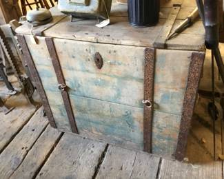 210. Large wooden trunk, original paint. Very good condition 