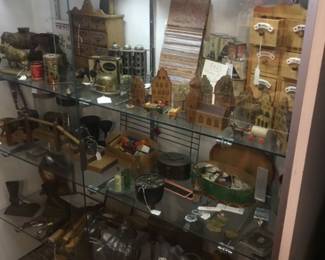 389. Toys, many cabinets full of miniatures. 