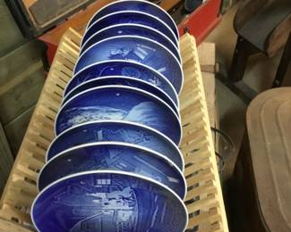 92. set of collectible plates, Yule 