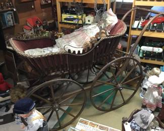 178. Large doll and vintage carriage 