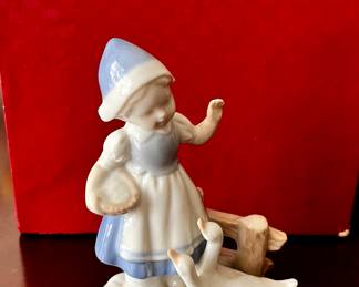 Porcelain Figurine Dutch Girl w/Geese