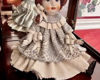Zampiva ceramic doll figurine, known for its distinctive "spaghetti hair“
2000/134