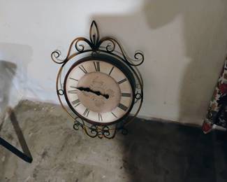 CLOCK 1/2 off