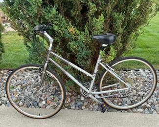 Women’s Bike By: Trek 700
Photo 1 of 2