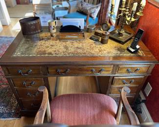 Georgian mahogany leather top desk