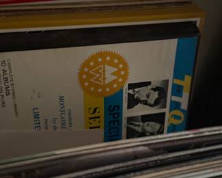 Assorted vintage 331/3 record albums 