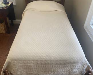 Vintage pair of Kittinger twin beds. 1940s. Stunning!