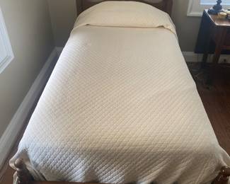 Vintage pair of Kittinger twin beds. 1940s. Stunning!
