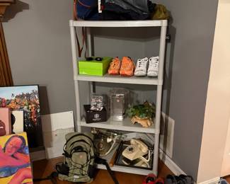 Men’s / women’s shoes and bags, pet supplies, reptile supplies, vintage phones