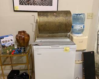 Water dispenser, hair clipper sets, pottery, string lights, outdoor toys