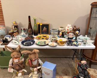Asian & European Table
Unique vintage finds from across the globe — including a Dutch coffee grinder, Chinese art, and other collectible décor.