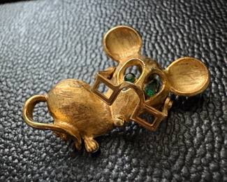 Vintage Avon Gold Tone Brooch Pin Titled Spectacular Mouse Eyeglasses That Move